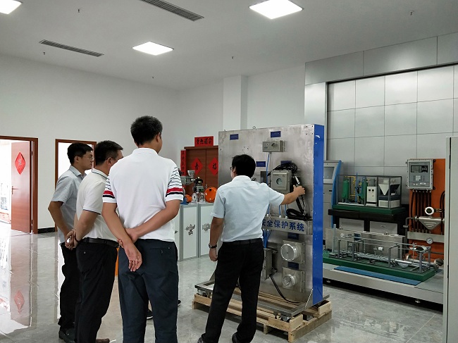 熱烈歡迎山東榮信集團領(lǐng)導(dǎo)蒞臨深奧圖總部洽談合作